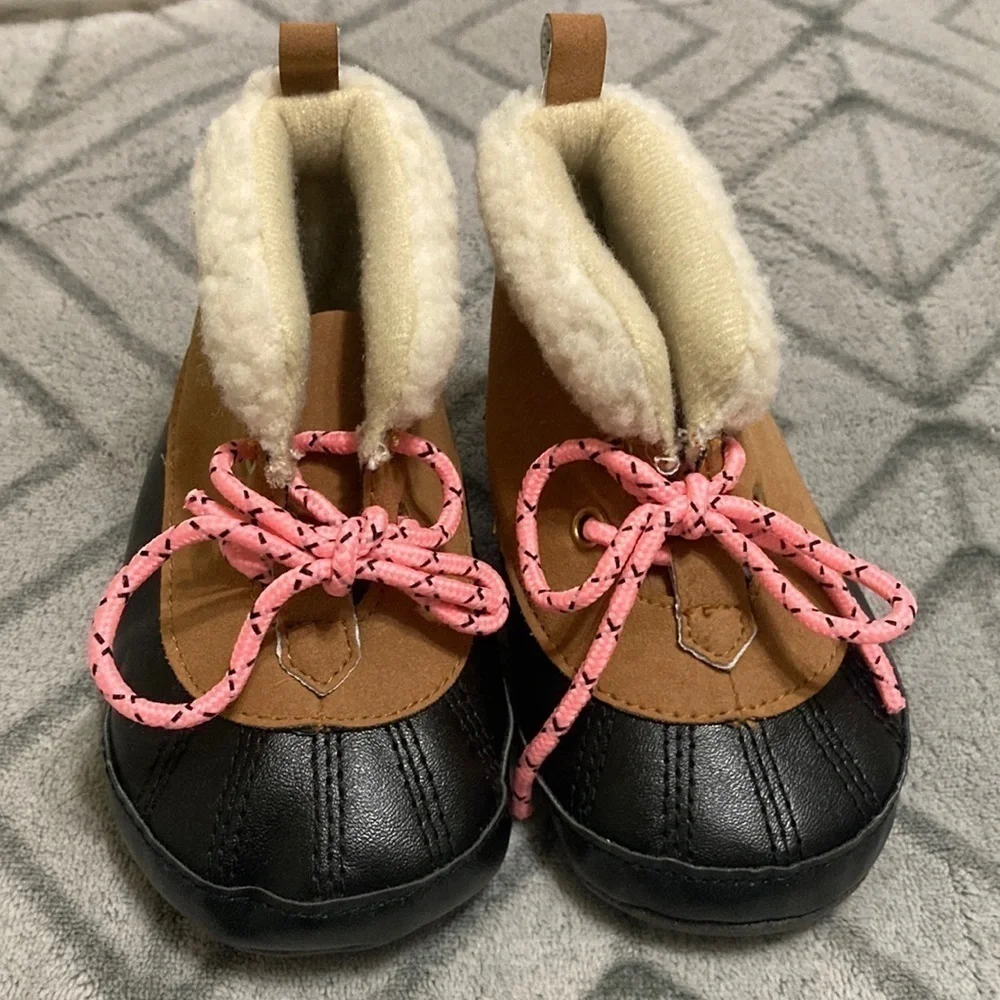 Carter’s 9-12 month baby fur snow boots